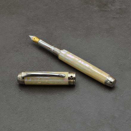 "Árvalányhaj" Abalone kagyló tolltest, Fehér arany gyűrű fekete gyémánttal
