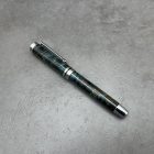 Cyklon Kerámiabetétes toll, Stabilizált és színezett Karéliai nyírfa, Króm/Fekete szerkezet