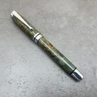 Cyklon Kerámiabetétes toll, Színezett juharfa, Ródium és fekete szerkezet