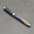 Leveche Kerámiabetétes toll,  Stabilizált és színezett Karéliai Nyírfa tolltest, Ródium szerkezet