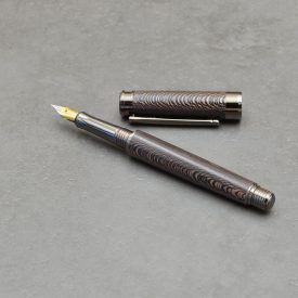   Leveche Töltőtoll, Színezett platánfa, Fekete titán szerkezet