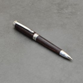   Mistral Ceruza, színezett égerfa gyökér, ródium szerkezet, ródium gyűrű