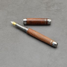   Mistral Töltőtoll, 80-90 éves szőlőtőke, fegyverfém szerkezet, ródium gyűrű, 2 db 925-ös ezüst gyűrű