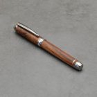 Mistral Töltőtoll, 80-90 éves szőlőtőke, fegyverfém szerkezet, ródium gyűrű, 2 db 925-ös ezüst gyűrű