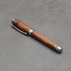 Mistral Töltőtoll, 80-90 éves szőlőtőke, fegyverfém szerkezet, ródium gyűrű, 2 db 925-ös ezüst gyűrű