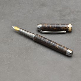   Mistral töltőtoll, Stabilizált és színezett Karéliai Nyírfa, Mamutagyar gyűrű, Fegyverfém szerkezet