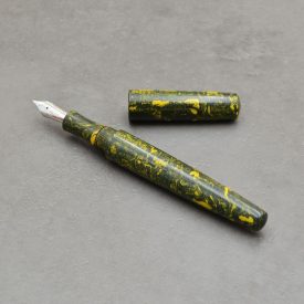 P52 töltőtoll, "Fullánk" Fekete/Sárga Ebonit