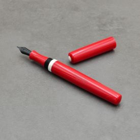   P52 töltőtoll, Tűzpiros gyanta, Varacskos disznó agyar gyűrű