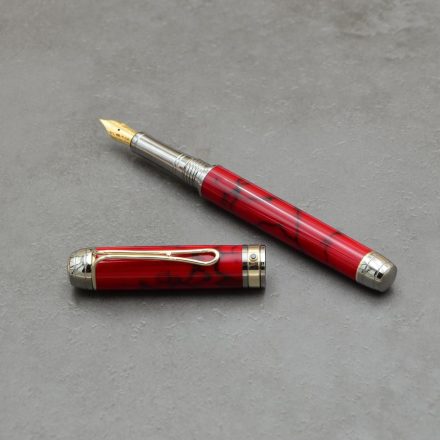 "Vörös Dáma"  Vörös Jáspis Trustone tolltest, Fehér arany alkatrészek, Fehér és Fekete gyémánt