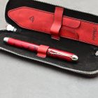 "Vörös Dáma"  Vörös Jáspis Trustone tolltest, Fehér arany alkatrészek, Fehér és Fekete gyémánt