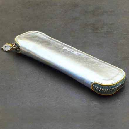 Cipzáras tolltartó, Ezüstözött bőr- ezüst belső
